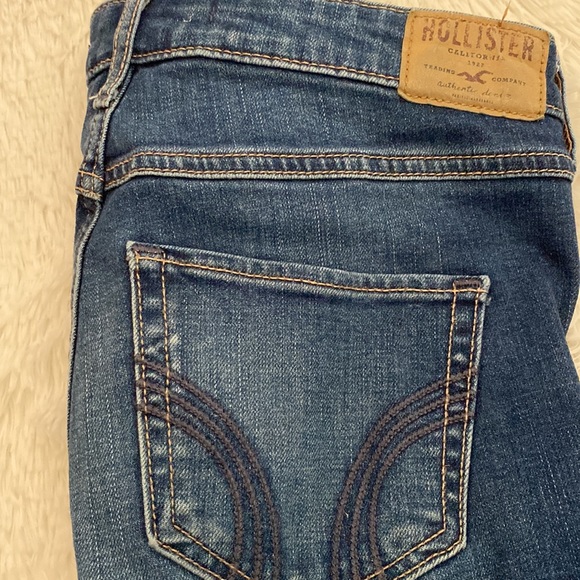 New Hollister jeans - Picture 3 of 3